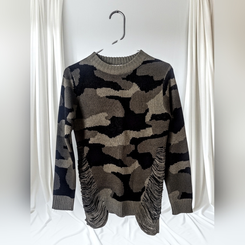 Madrag Camouflage Fringe Sweater Size Small NWT